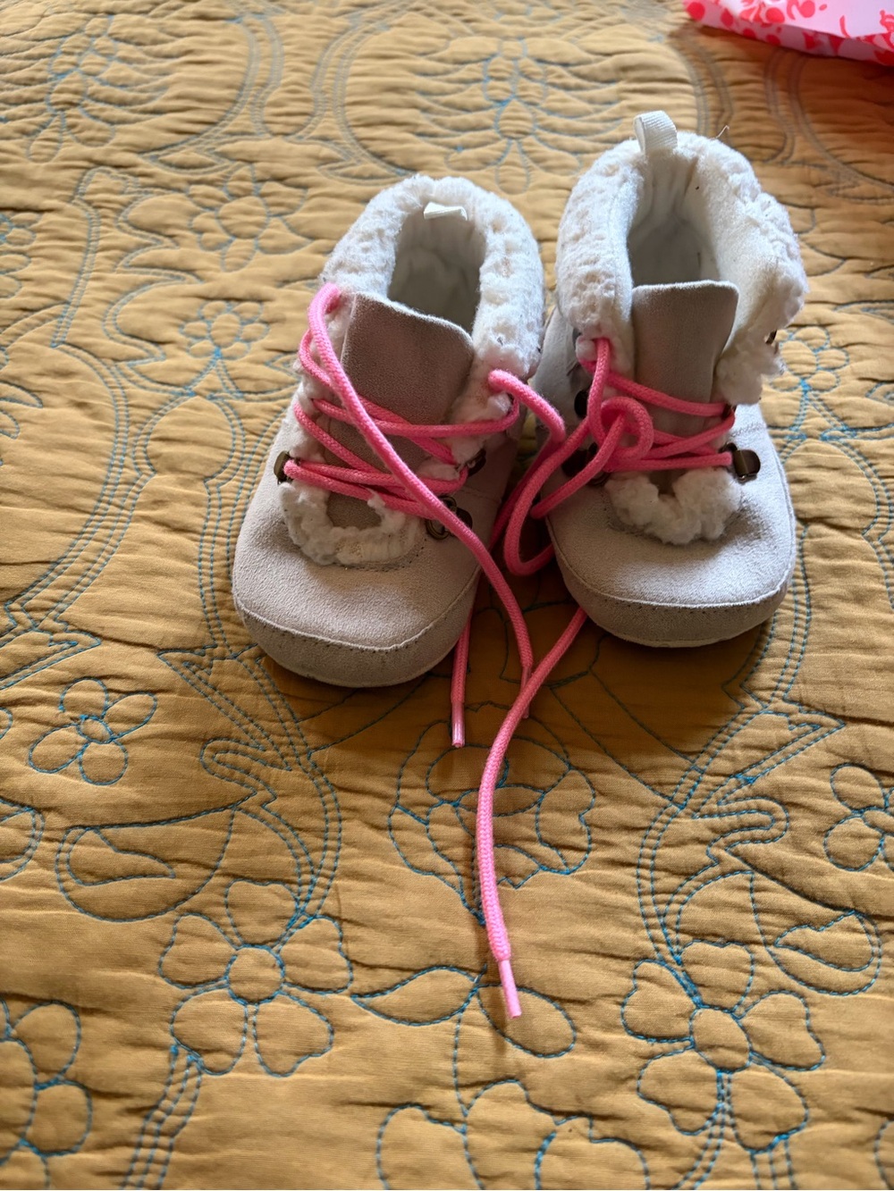 NWOT Baby Gap Cozy Faux-Shearling Booties with Pink Laces